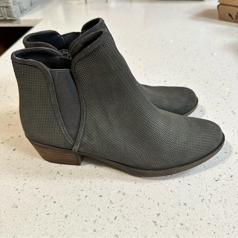 Kensie Gerona Textured Gray Ankle Booties Low Block Heel Size 9M